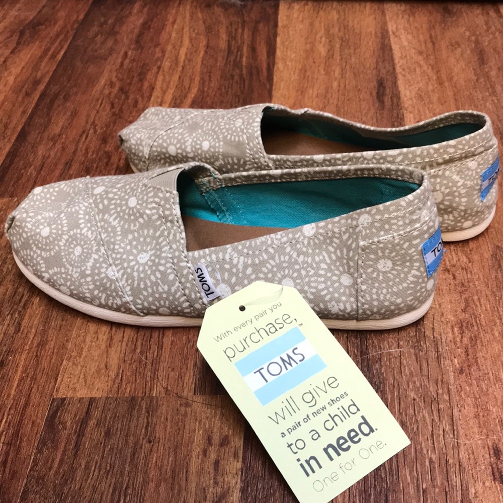 Brand new Toms classic shoes